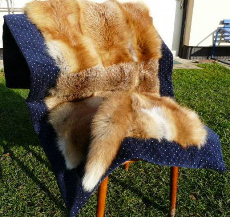 Pdšitá liščí deka s ocáskem pro neklidne ruce :-)